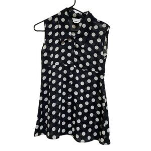 2XS black and white polka dot sleeveless button-down blouse.